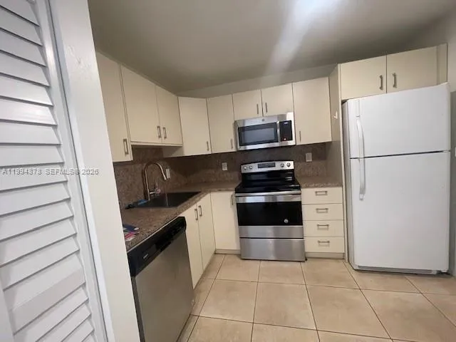 1830 Dixieanna St # 606, Hollywood FL 33020