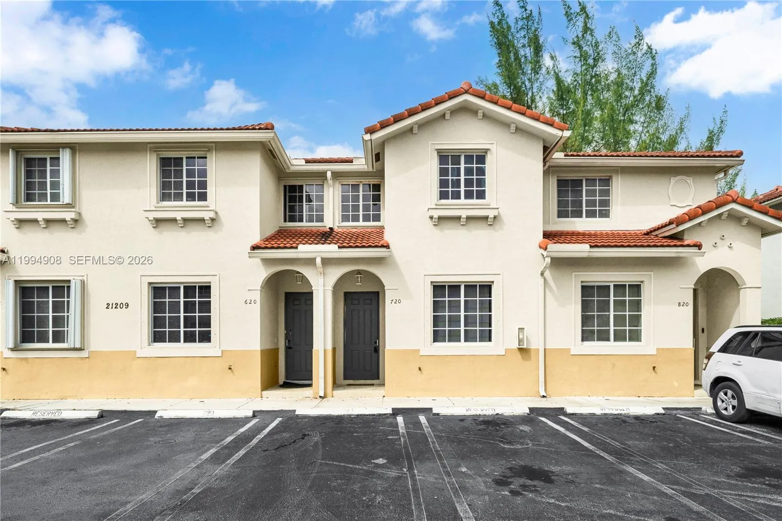 3 bedroom 2 bath for sale at 21209 NW 14th Pl # 20, Miami Gardens FL 33169