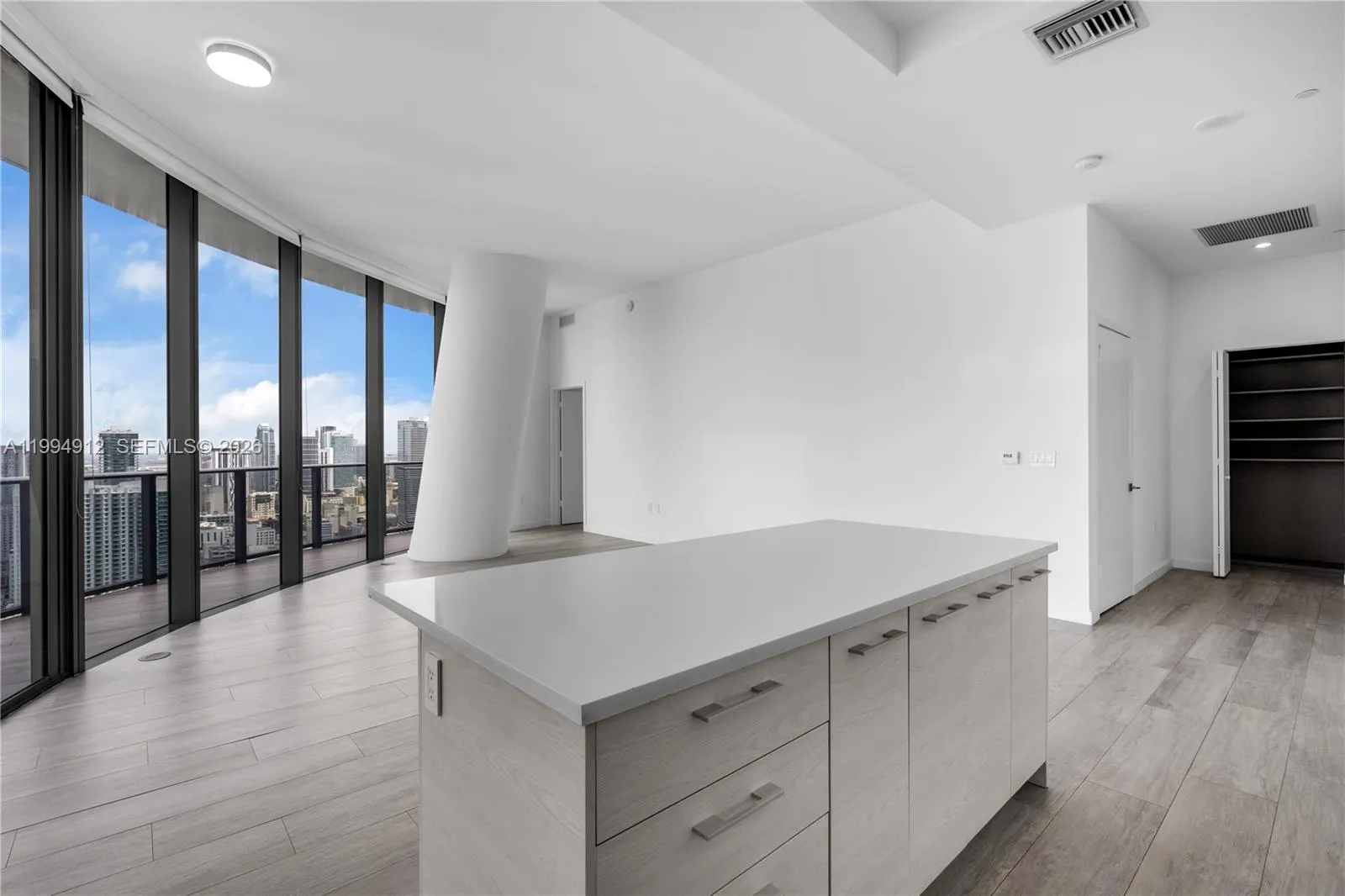 45 SW 9th St # 4708, Miami FL 33130