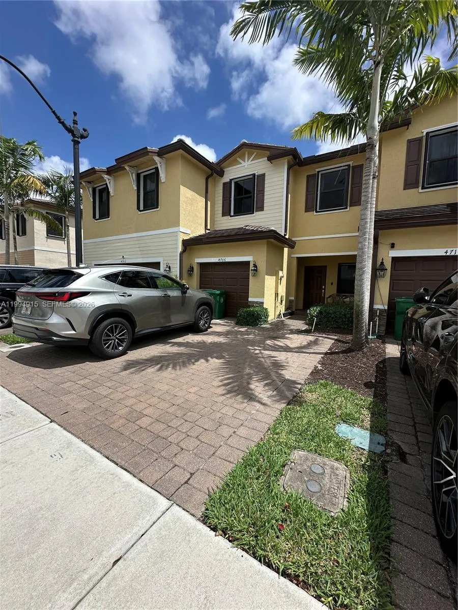 4706 Santa Cruz Way, Davie FL 33314