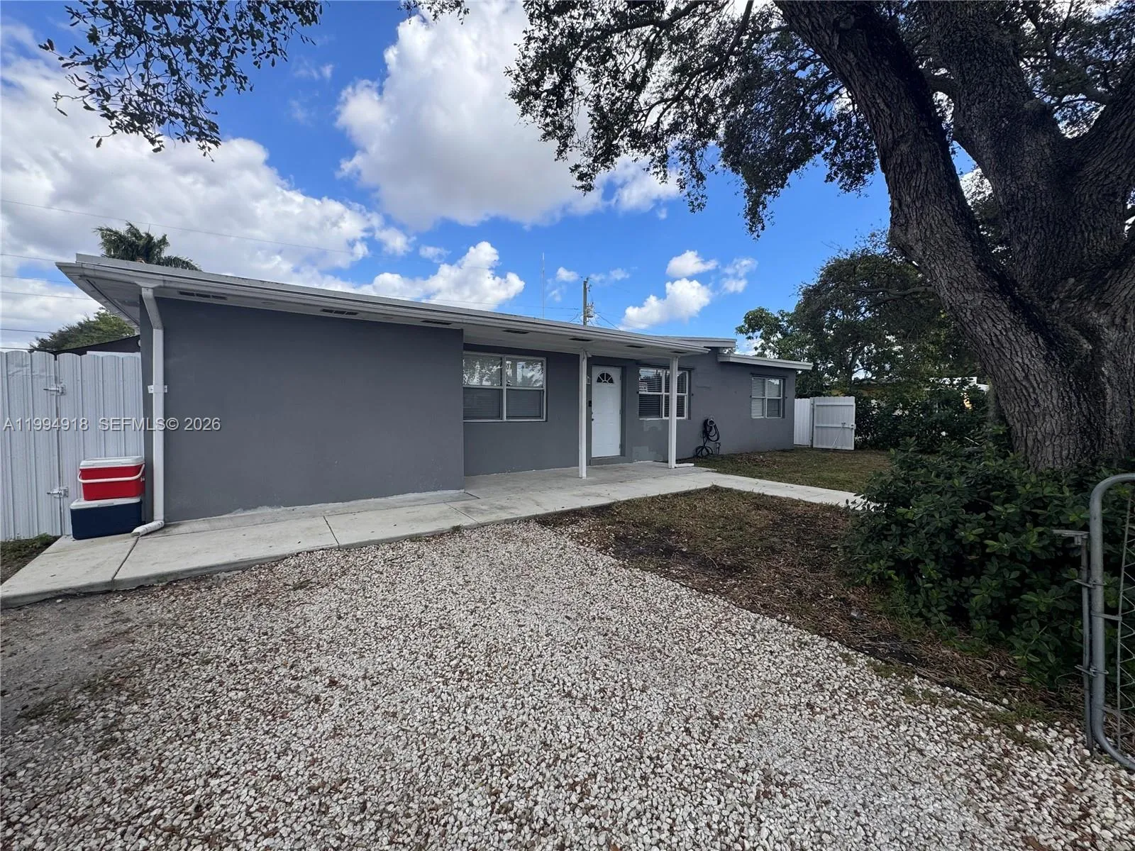 5721 SW 41st St, West Park FL 33023