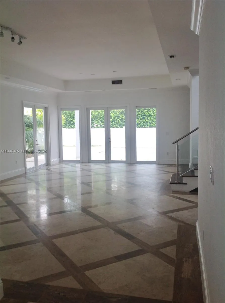 8 Turtle Walk # 8, Key Biscayne FL 33149