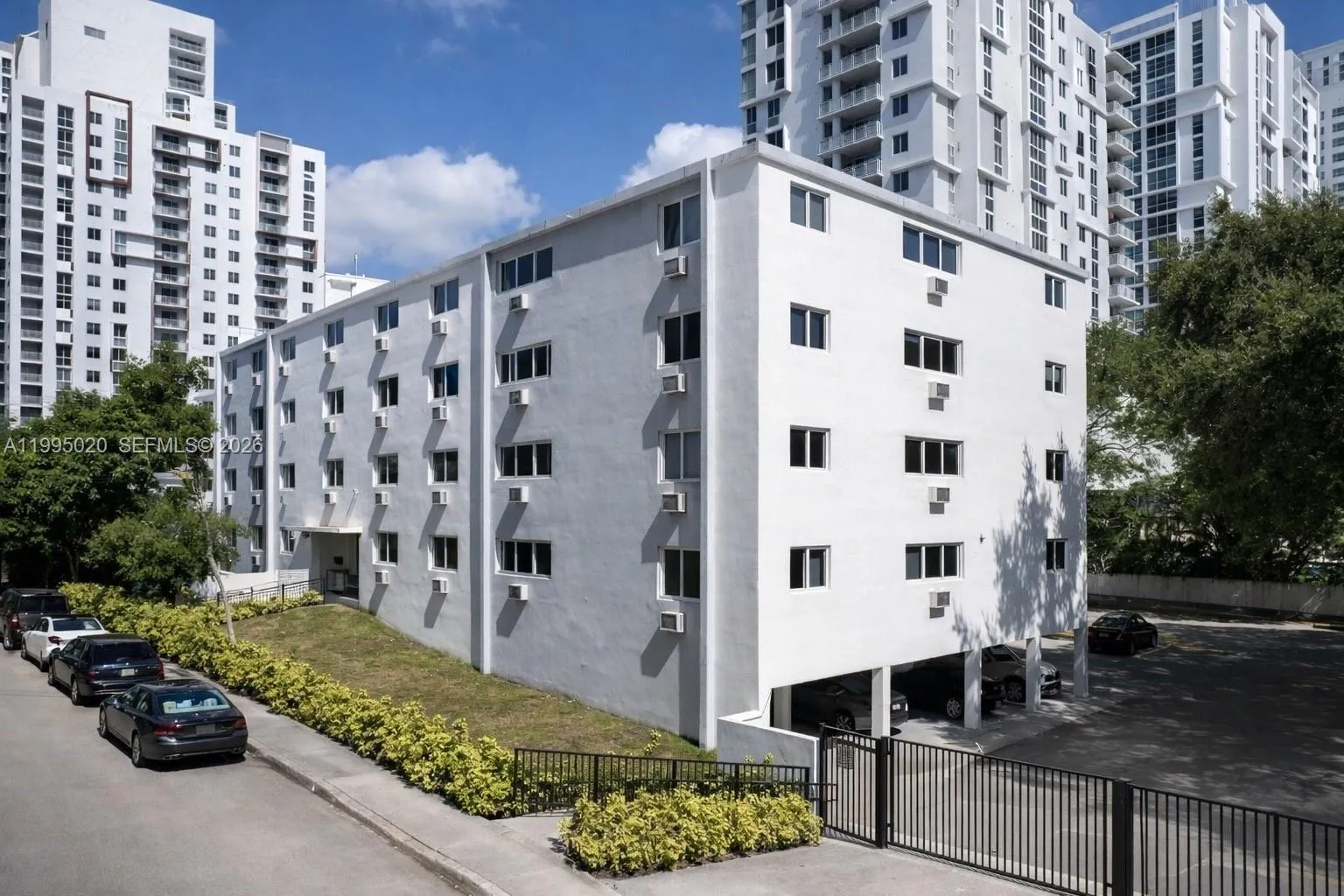 143 SW 9th St # 105, Miami FL 33130