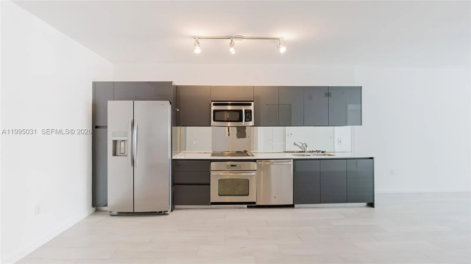 31 SE 6th St # 1906, Miami FL 33131