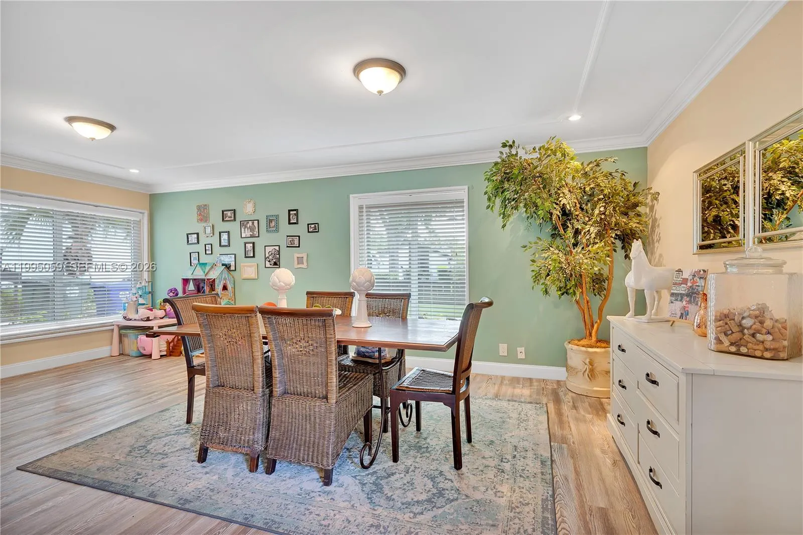 1610 W Sandpiper Cir, Pembroke Pines FL 33026