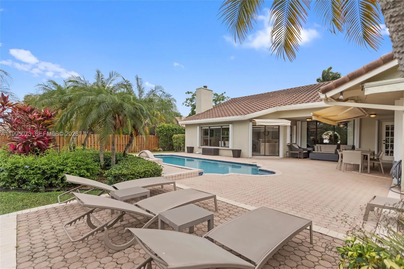 11021 NW 7th St, Plantation FL 33324