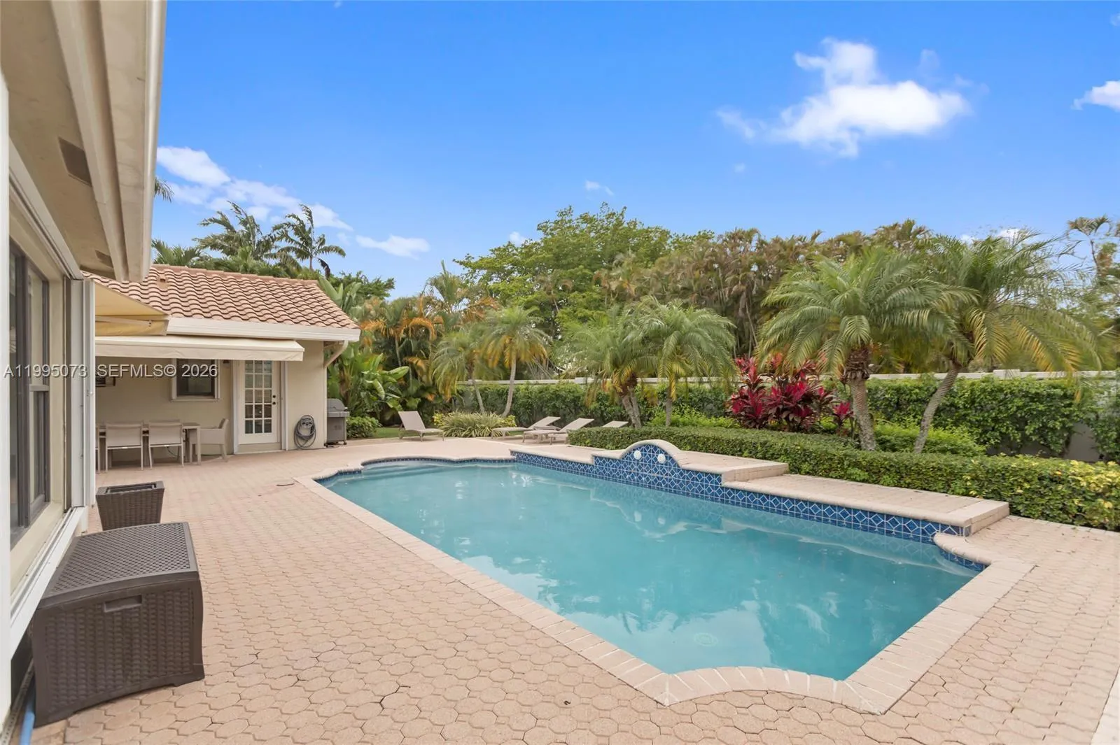 11021 NW 7th St, Plantation FL 33324