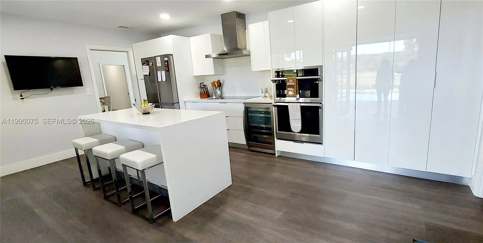 18921 W Oakmont Dr, Hialeah FL 33015