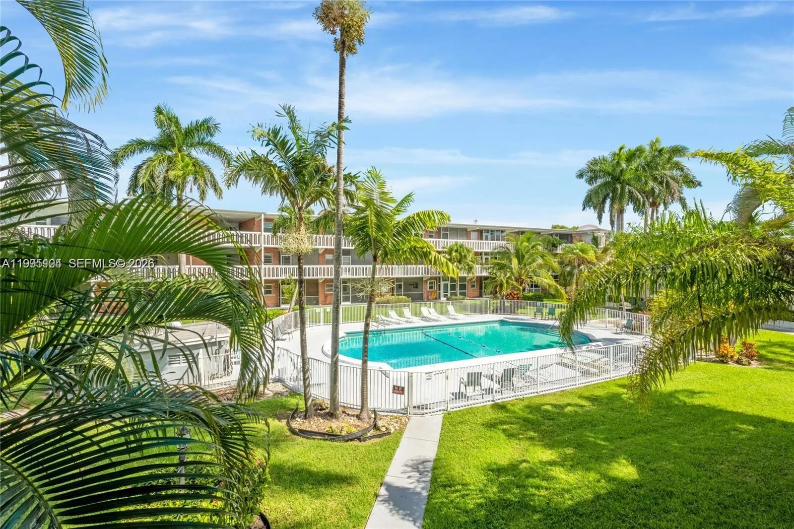 141 NE 10th Ave # 25C, Hallandale Beach FL 33009