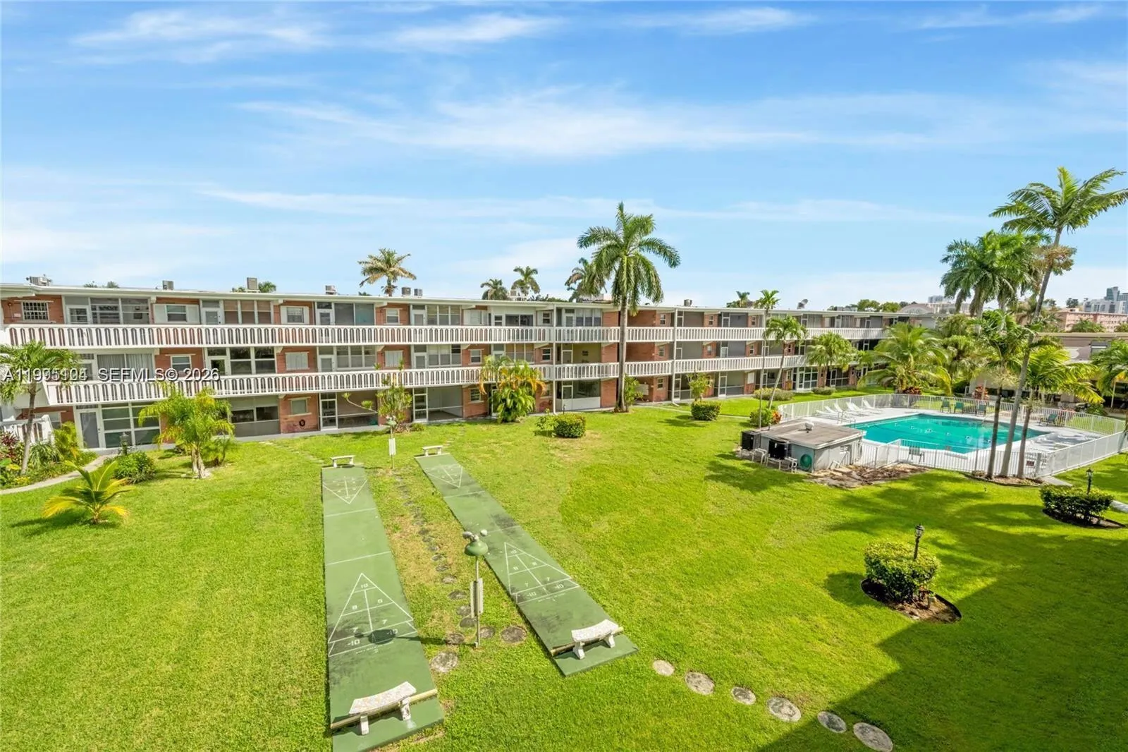 141 NE 10th Ave # 25C, Hallandale Beach FL 33009