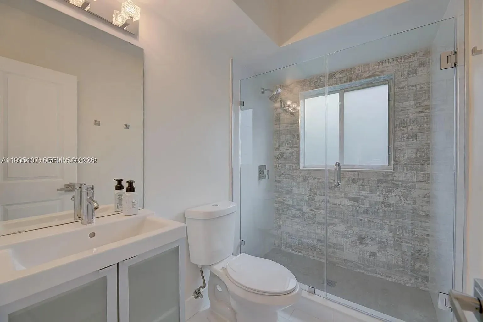 81 Edgewater Dr # 104, Coral Gables FL 33133