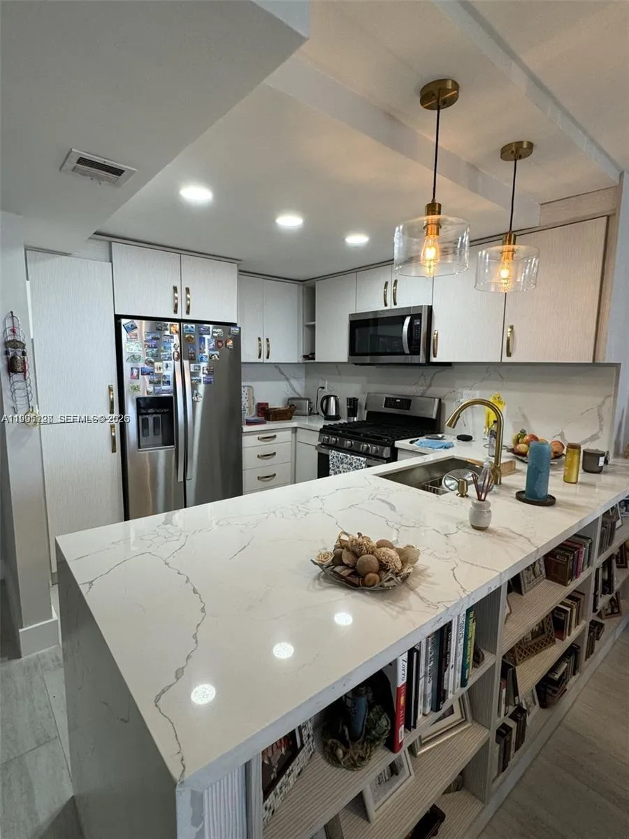 2030 S Ocean Dr # 815, Hallandale Beach FL 33009