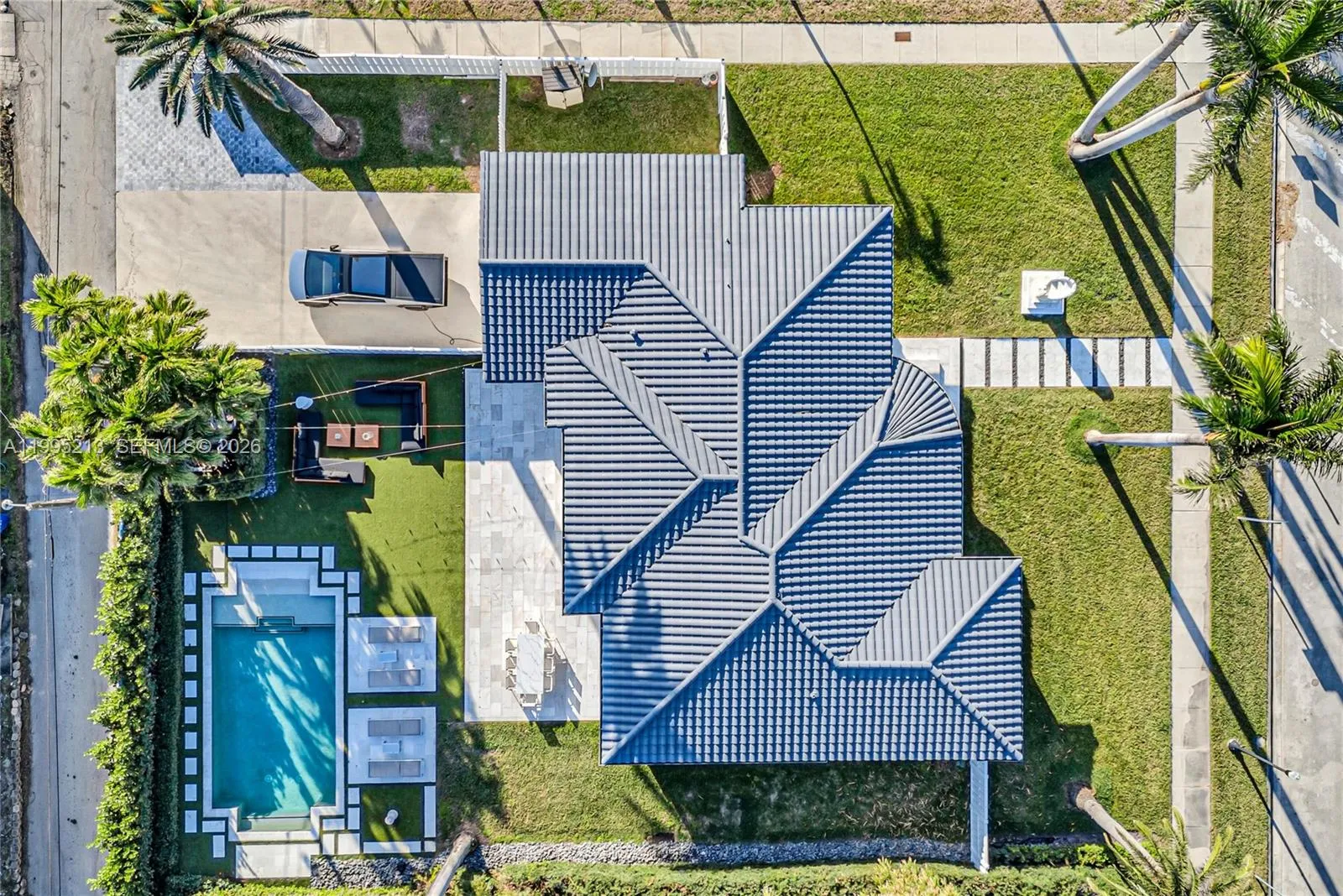 750 Harrison St, Hollywood FL 33019