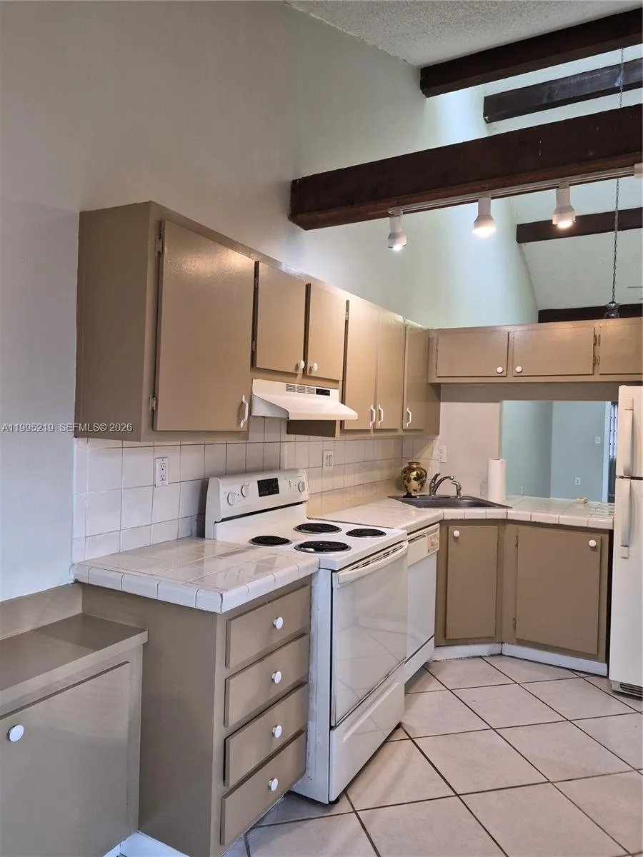 1752 NW 74th Ave # 18, Plantation FL 33313