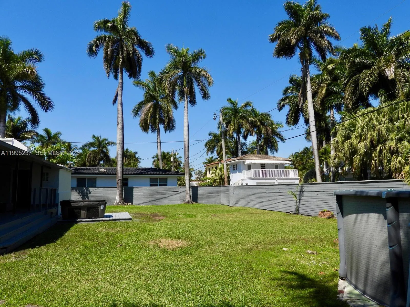 715 Hollywood Blvd, Hollywood FL 33019