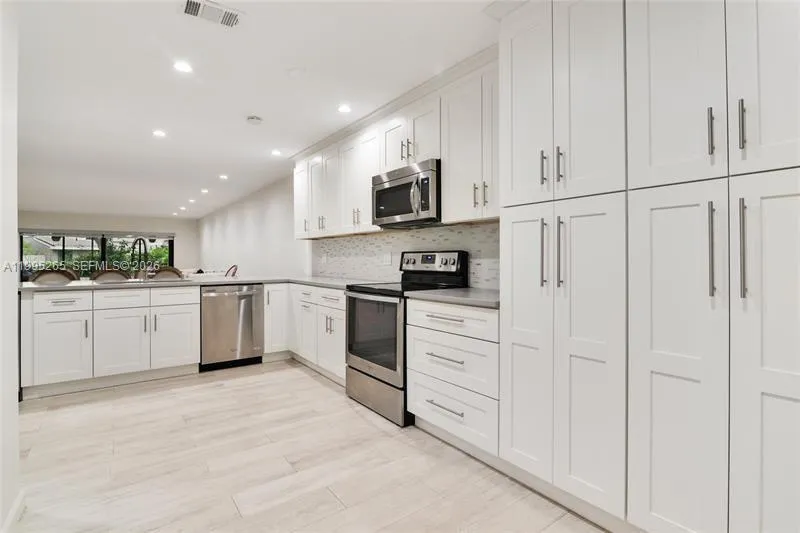 307 Bonnie Brae Way # 26, Hollywood FL 33021