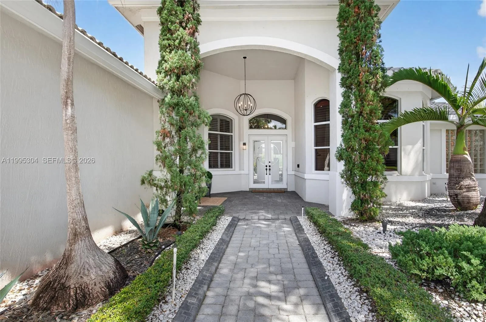 1396 Victoria Isle Dr, Weston FL 33327