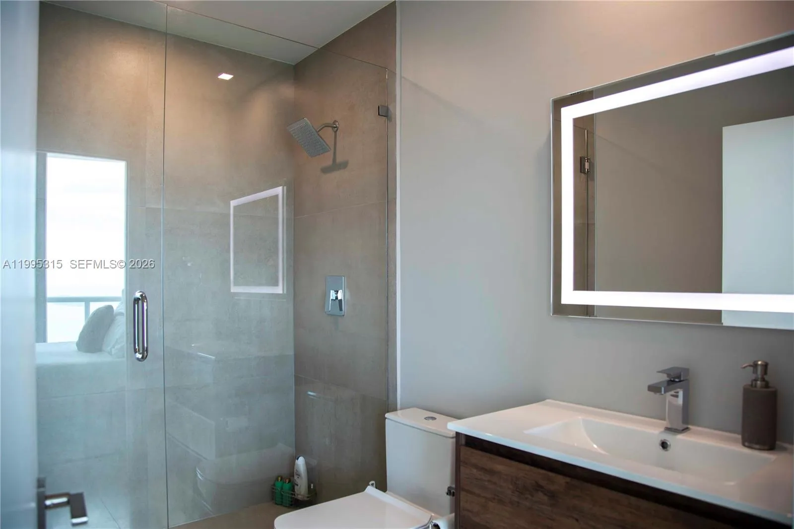 888 Biscayne Blvd # 5207, Miami FL 33132