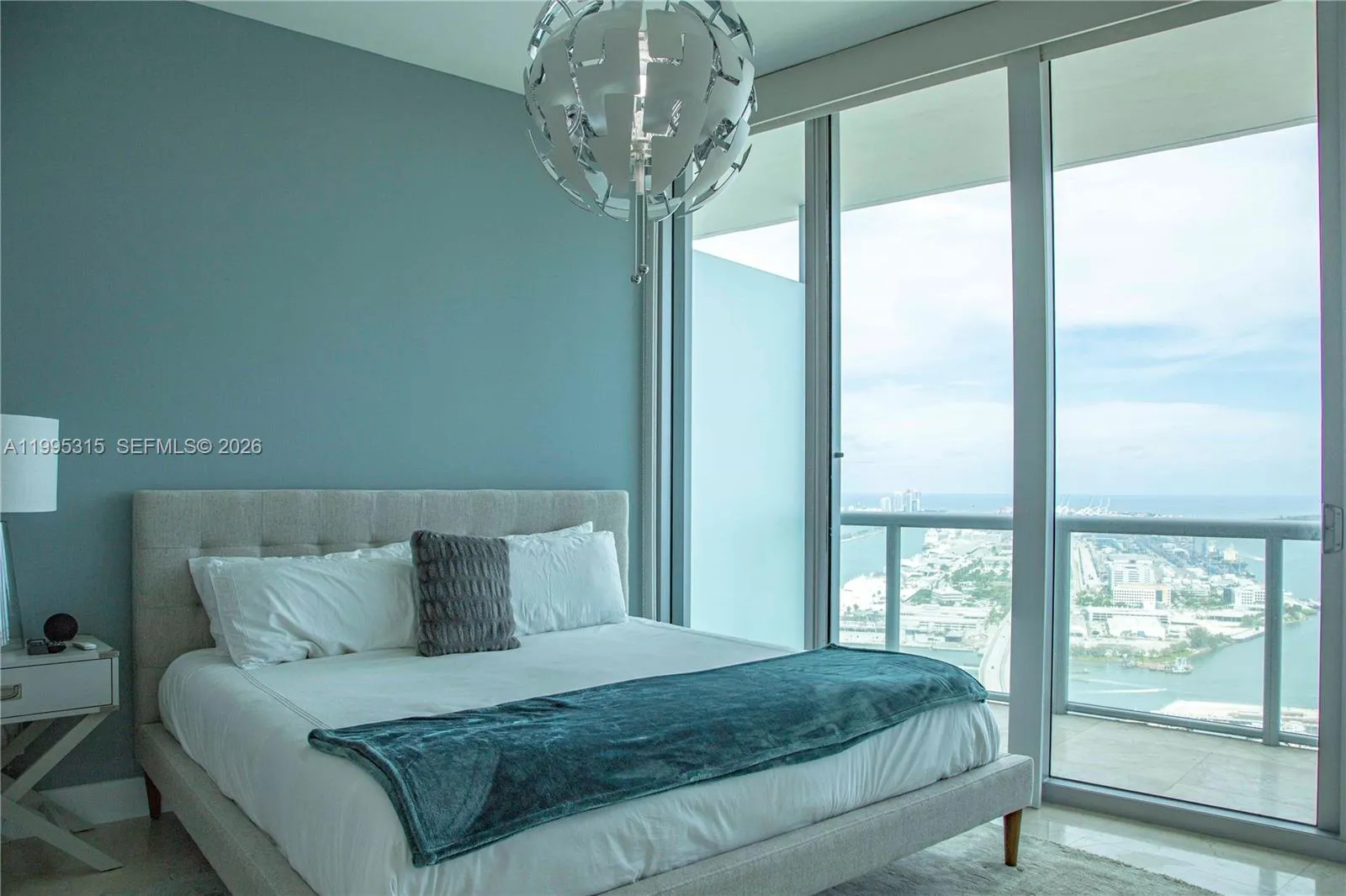 888 Biscayne Blvd # 5207, Miami FL 33132