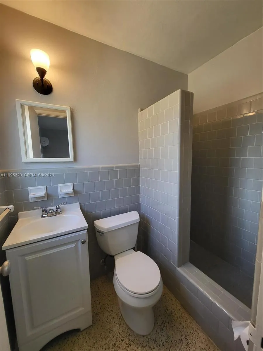 200 SE 3rd St # 2, Dania Beach FL 33004