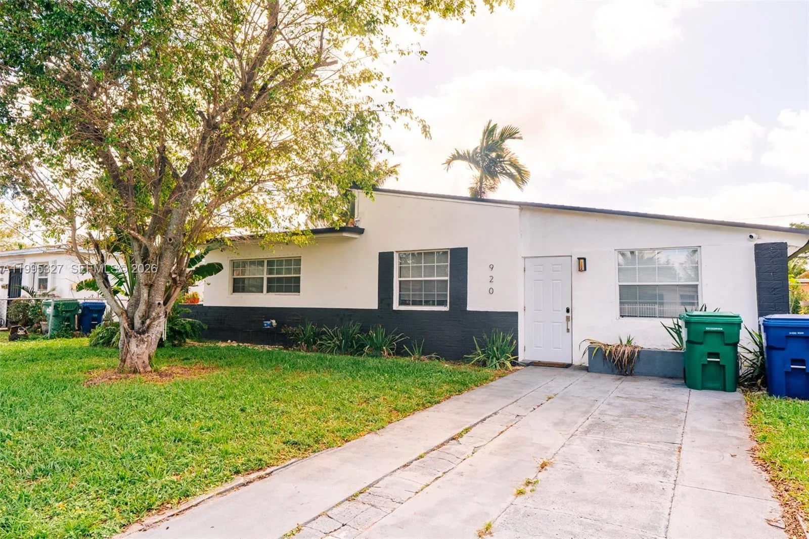 3 bedroom 2 bath for sale at 920 NW 84th St, Miami FL 33150
