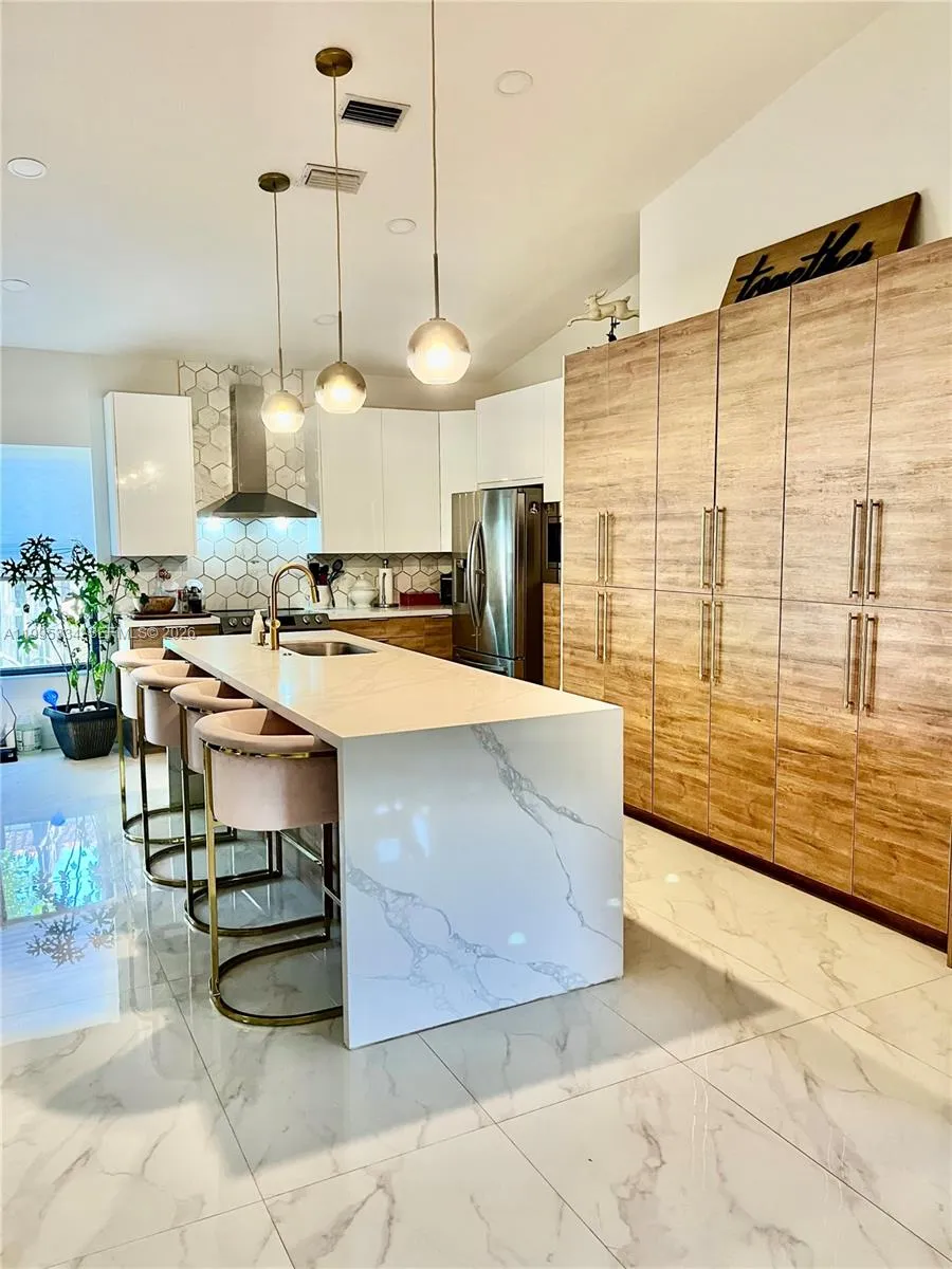 6201 Portsmouth Ln, Davie FL 33331