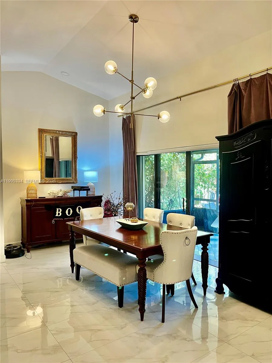 6201 Portsmouth Ln, Davie FL 33331