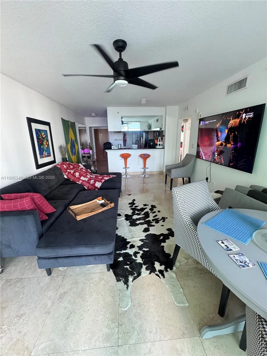 31 SE 5th St # 1402, Miami FL 33131