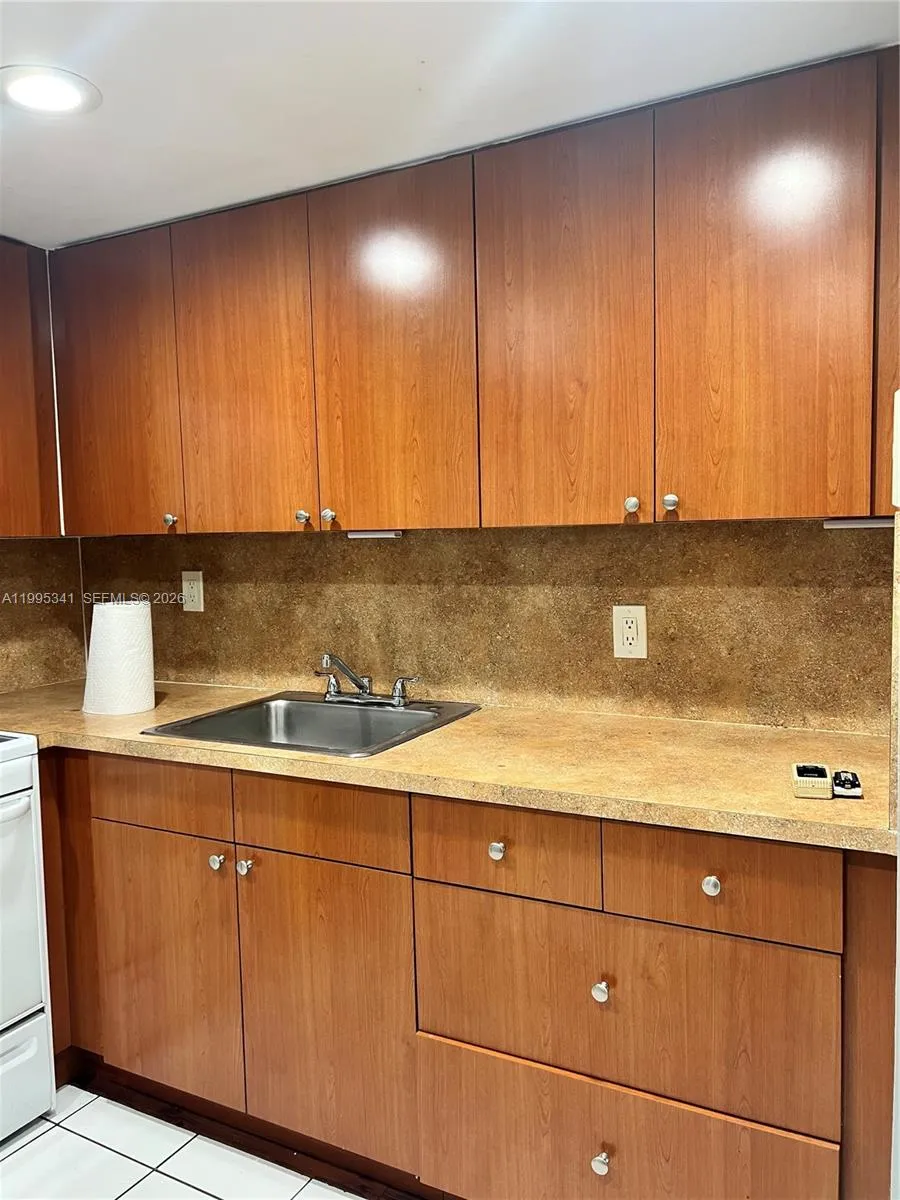 2055 SW 122nd Ave # 323, Miami FL 33175