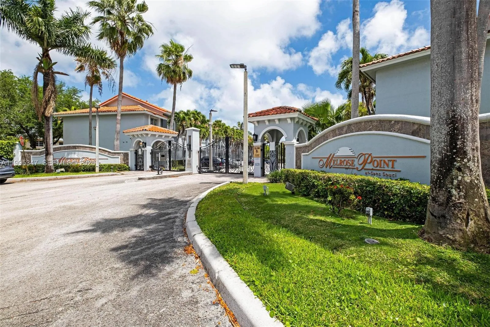 2 bedroom 1 bath for sale at 11667 NE 18th Dr # 11667, North Miami FL 33181