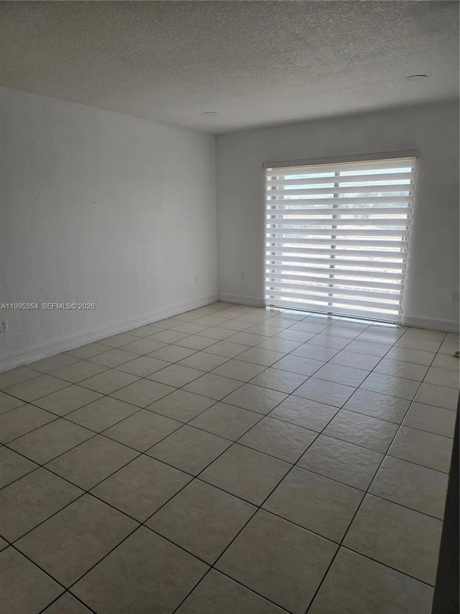 8425 NW 8th St # 409, Miami FL 33126