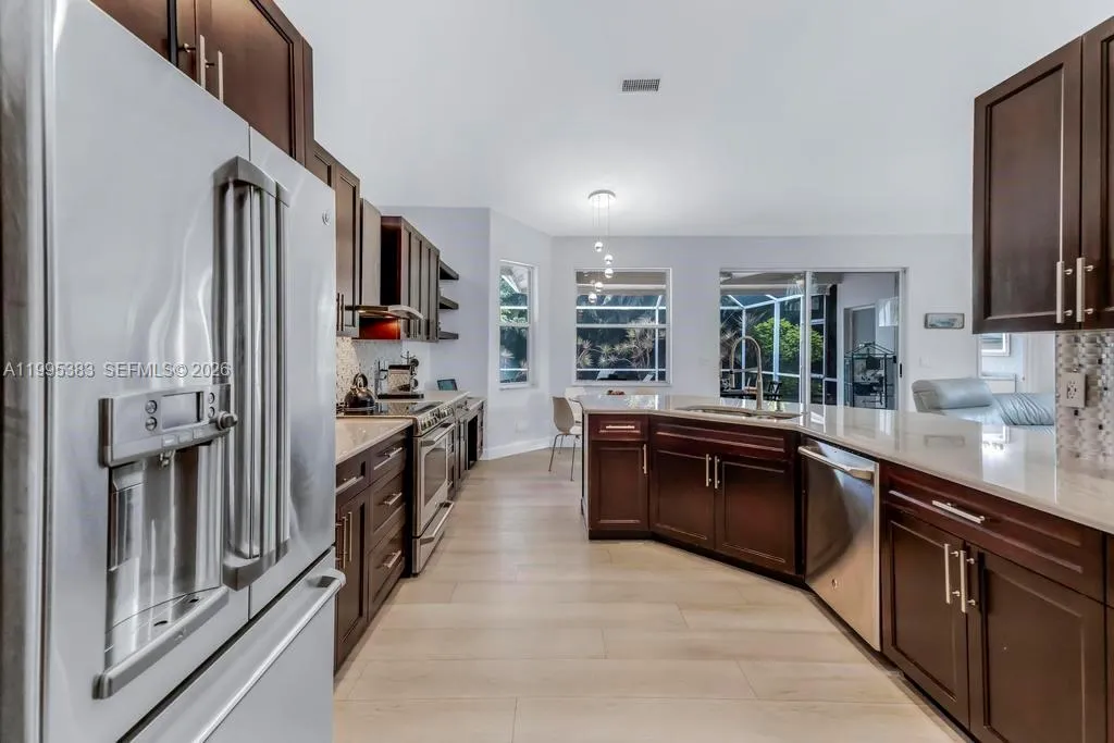 17921 NW 10th St, Pembroke Pines FL 33029