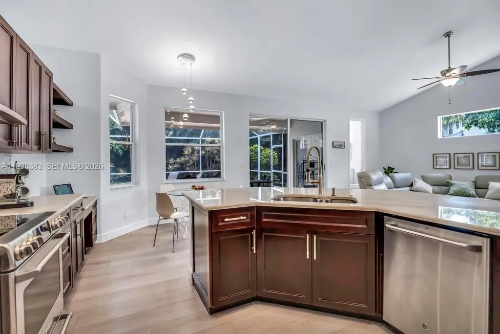 17921 NW 10th St, Pembroke Pines FL 33029