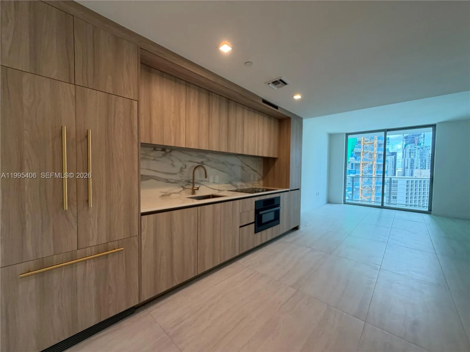 77 SE 5 # 2603, Miami FL 33131