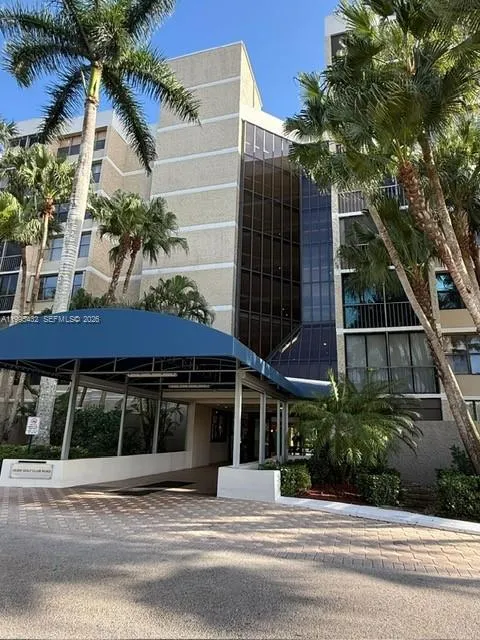 16300 Golf Club Rd # 208, Weston FL 33326