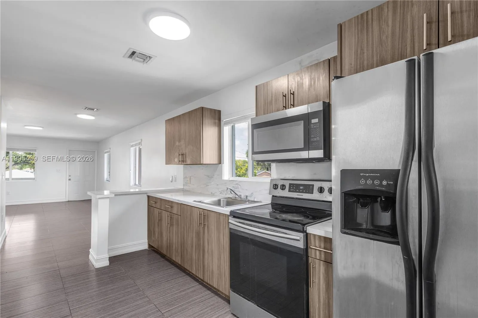 2132 NW 47th St # 2132, Miami FL 33142