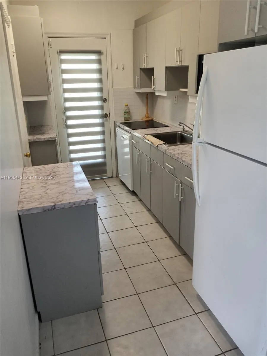 6490 Collins Ave # 18, Miami Beach FL 33141