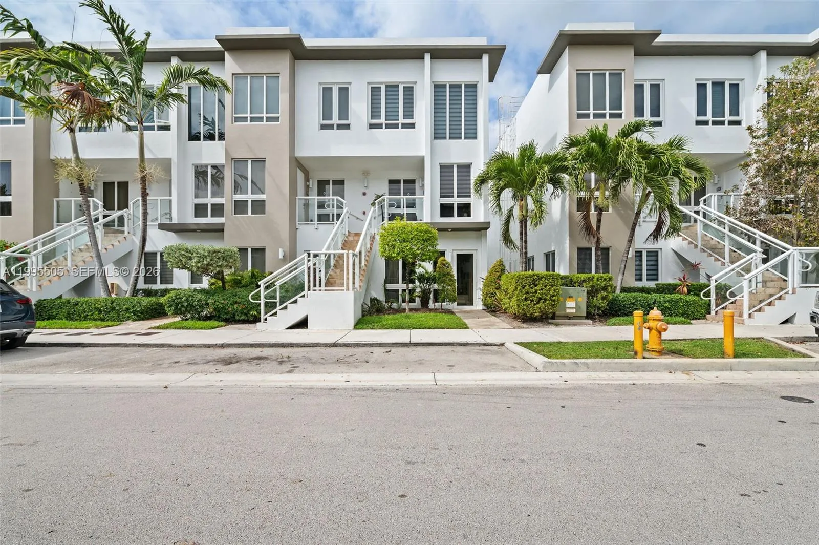 3 bedroom 2 bath for sale at 10305 NW 63rd Ter # 105, Doral FL 33178