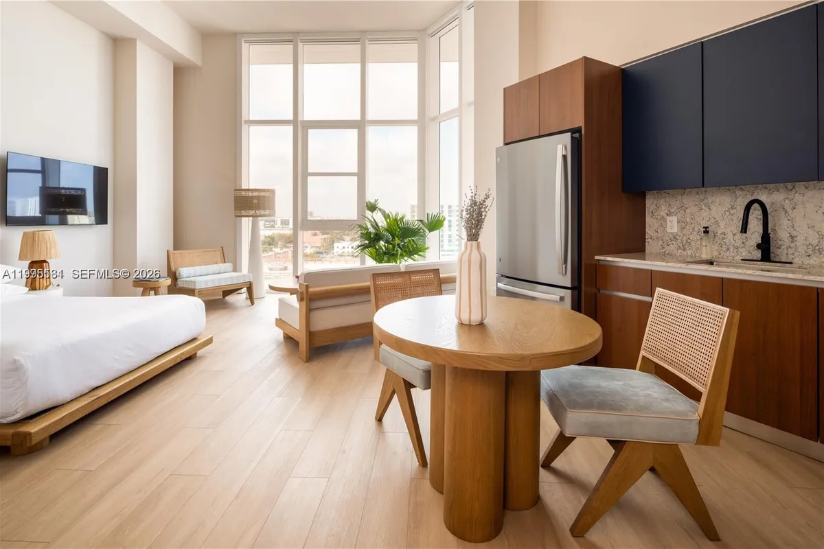 275 SW 6th St # 502, Miami FL 33130