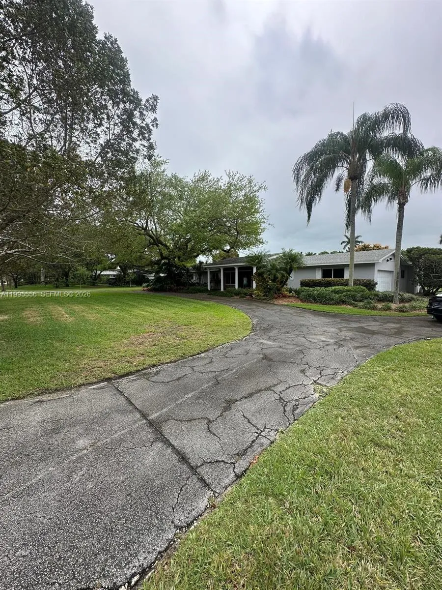 6740 SW 144th St, Palmetto Bay FL 33158