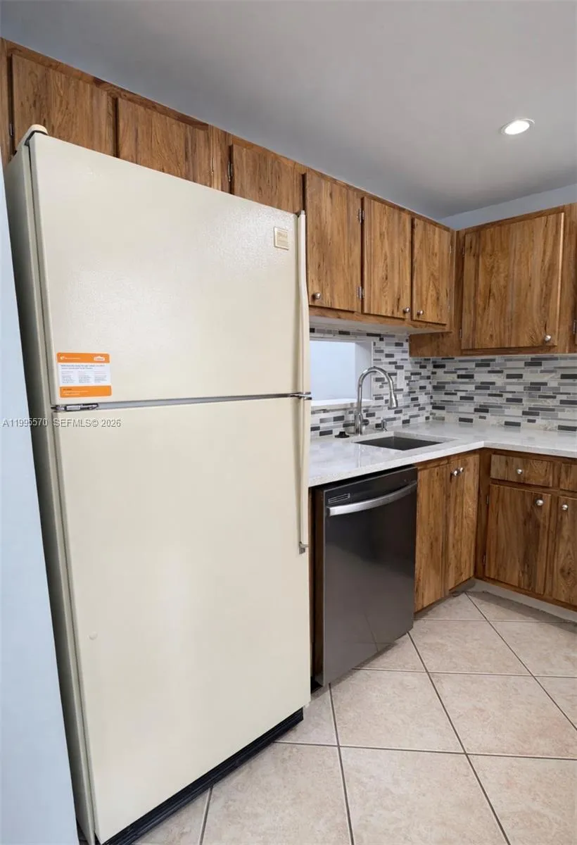 3121 NW 47th Ter # 112, Lauderdale Lakes FL 33319