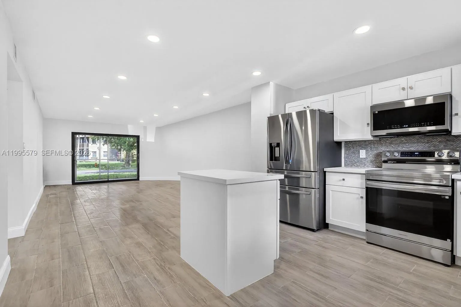 275 Gate Rd # 104, Hollywood FL 33024