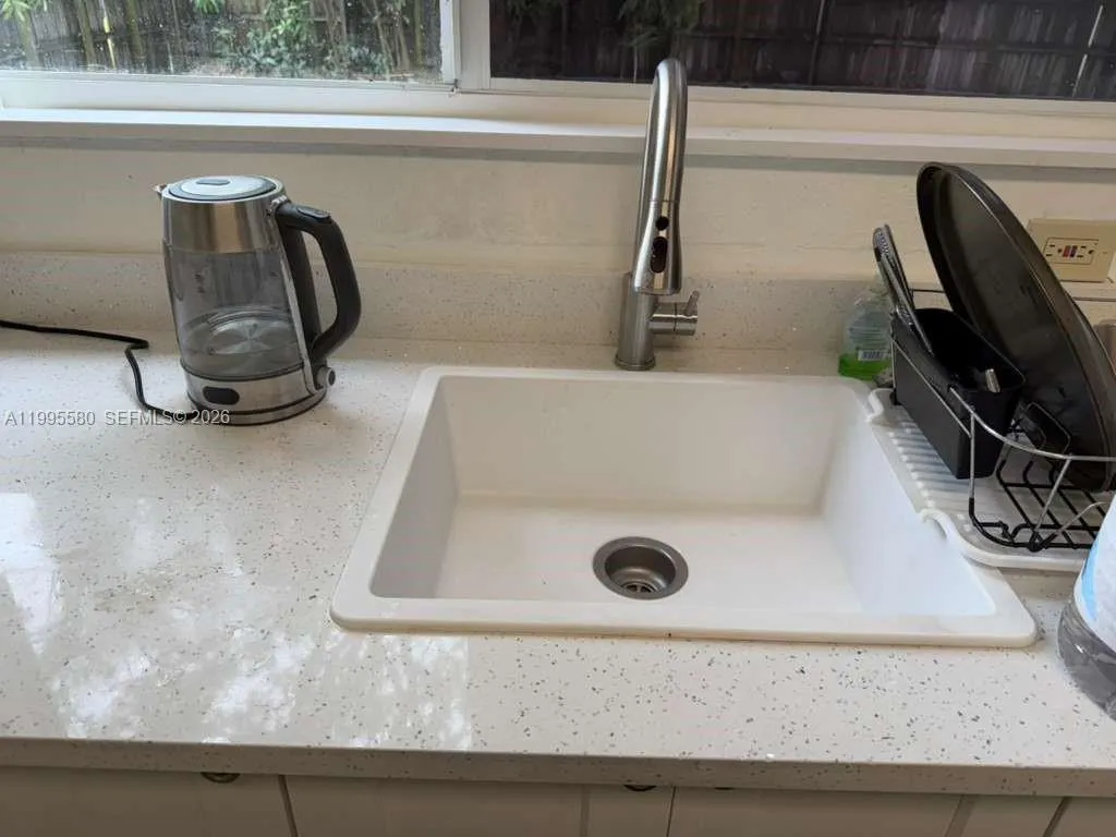 3 SW 7th Ave, Dania Beach FL 33004