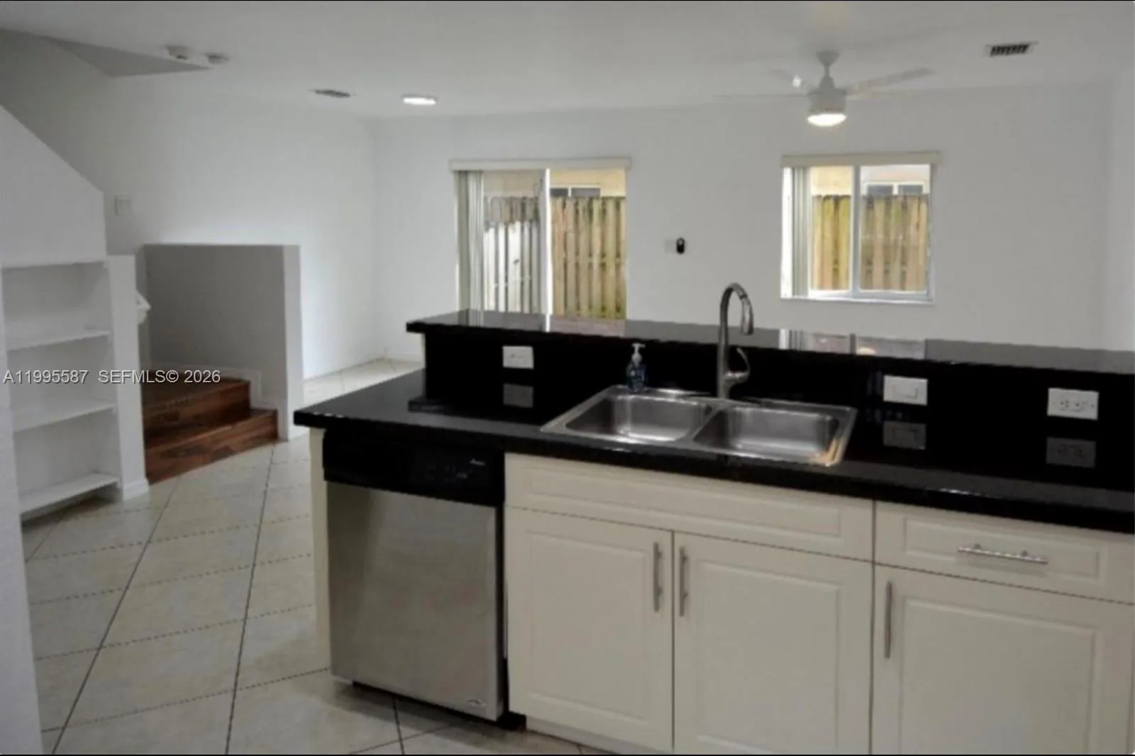 324 NE 3rd St # D, Hallandale Beach FL 33009