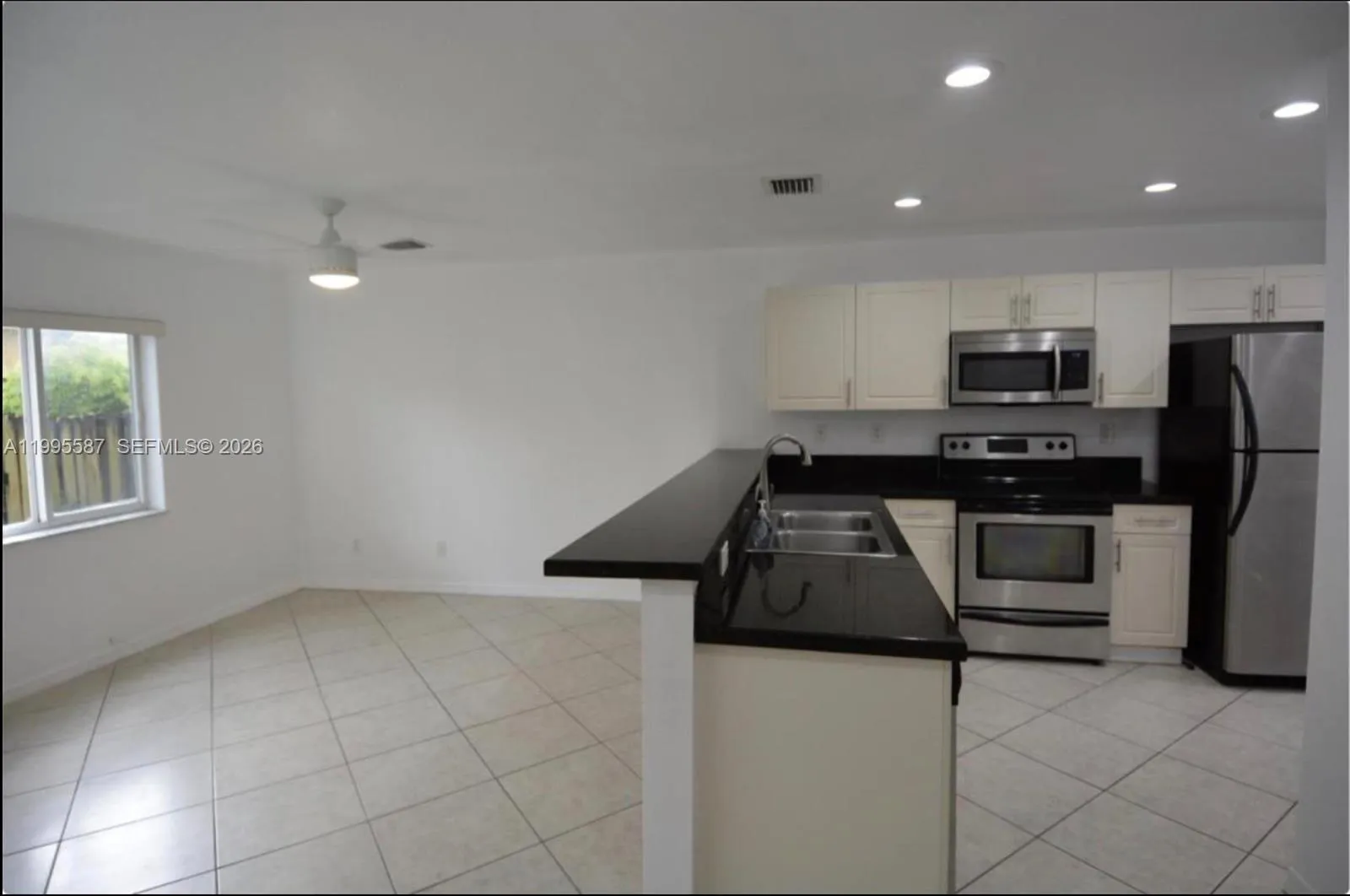 324 NE 3rd St # D, Hallandale Beach FL 33009