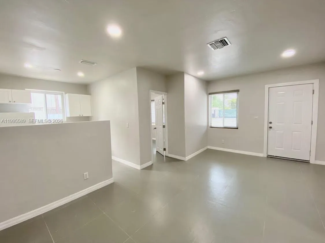 60 NE 78th St, Miami FL 33138