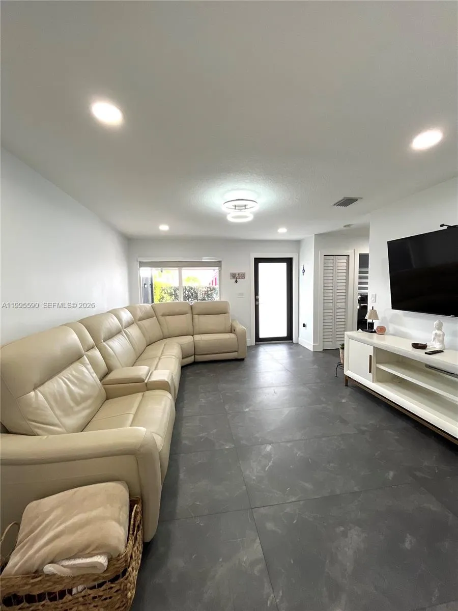 511 SW 115th Ave, Sweetwater FL 33174