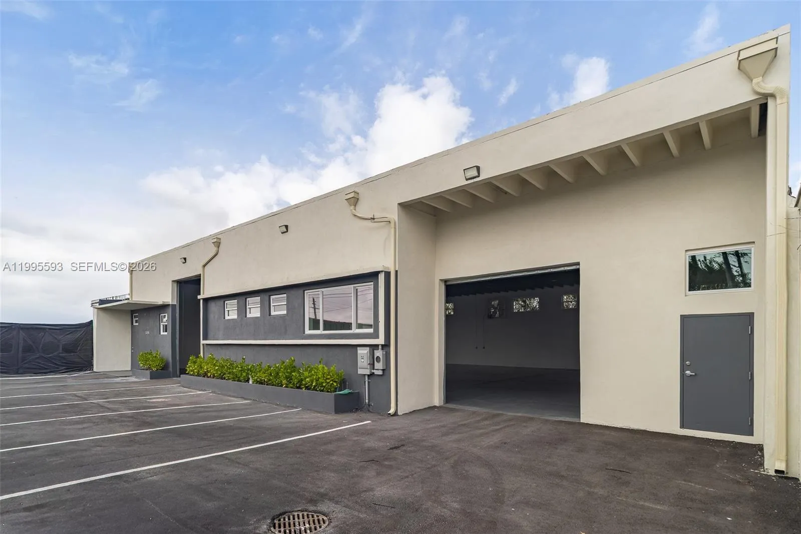 3155 NW 40th St, Miami FL 33142