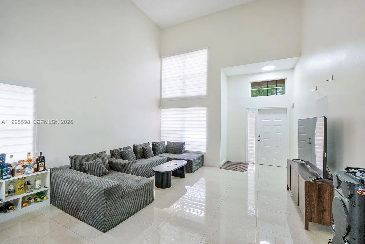 9602 NW 8th Cir, Plantation FL 33324