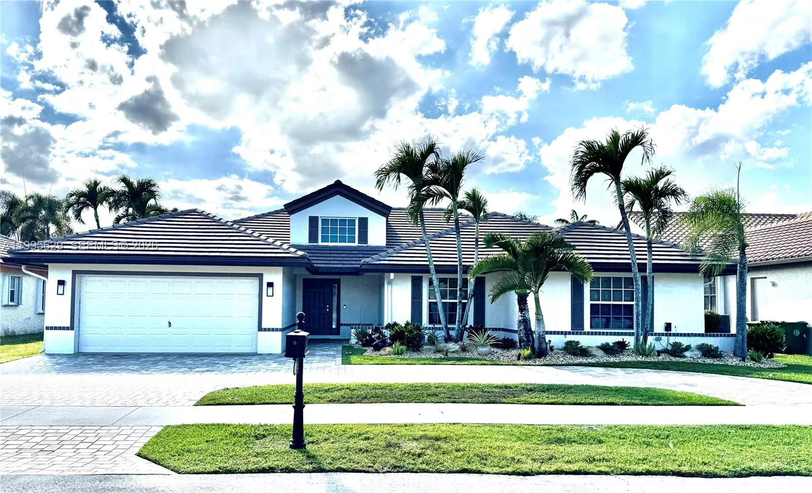 4 bedroom 2 bath for sale at 2723 E Abiaca Cir, Davie FL 33328